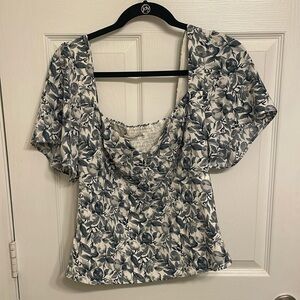 Abercrombie & Fitch flutter sleeve blouse